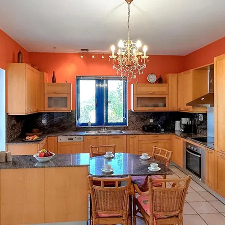בית נופש Gorgeous In Platanias,rethymno